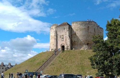 Flaxman Avenue - Lovely 4 bed home, 5 mins drive to York City Centre, Free superfast Wi-fi, Free on-street parking - Foto 30