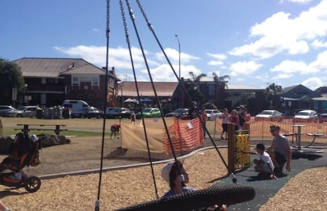 Hampton on Apollo - Ocean Mountain View Creekside Retreat Pet Friendly Free EV Charger Fireplace Wood Supplied During Winter - Photo 25