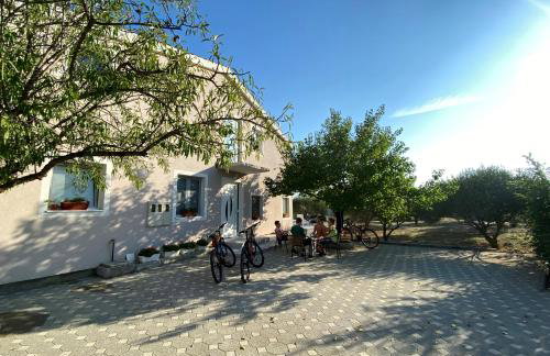 Villa Bubica- cozy holiday home in rural area with pool - Photo 25