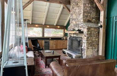 Enchanting Mountain Cottages w Hot Tub & Fireplace - Foto 37