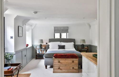 Cozy Beverston Castle Cottage 1 Bed 1 Bath Retreat - By Tempstay - Foto 1