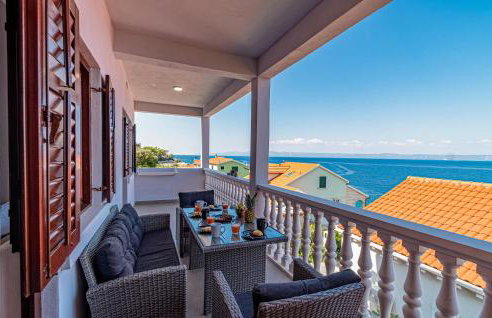 2 Bedroom Nice Apartment In Prigradica - Foto 2