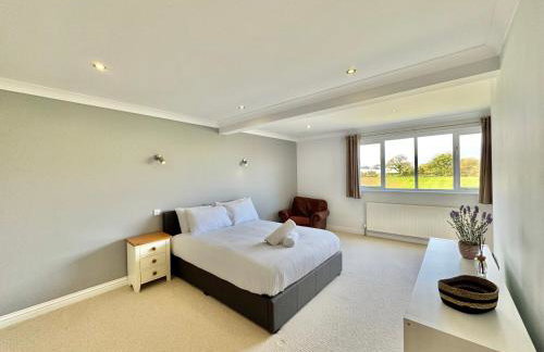 Stunning 7 Bedroom Escape Near New Forest and Beach - Large Garden - Serene Setting - Sleeps 14 - Foto 24