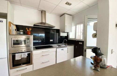 Espectacular villa junto a la playa, piscina privada y vistas al mar - Foto 33