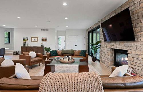 6BR Sand Valley Lodge with Hot Tub Bar & Putting Green - Foto 20