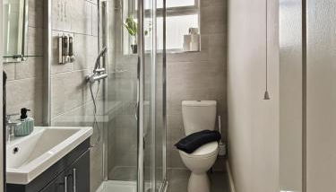 Amaya Five - Newly renovated - Very spacious - Sleeps 6 - Walking distance to town centre - Grantham - Free Gym Access - Foto 2