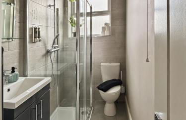 Amaya Five - Newly renovated - Very spacious - Sleeps 6 - Walking distance to town centre - Grantham - Free Gym Access - Foto 2