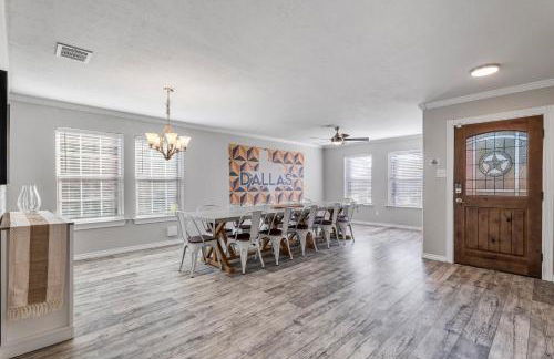 Retreat close to Lewisville Lake with pool, pet ok - Photo 9