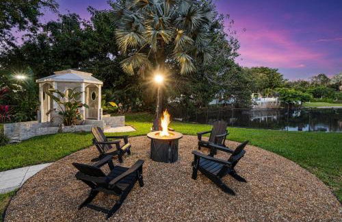 8BR Gem With Pool, Lake View & Tons of Amenities! - Foto 4