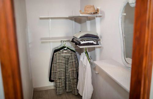 Apartments by the Beach with Pool and Lounge Beds - Miral Apartments - Foto 63