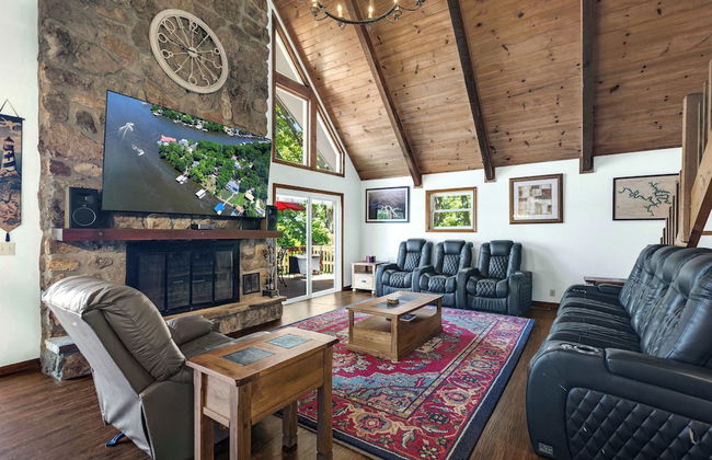 Boondock Bliss - Lakefront, Private Dock Sleeps 15! - Photo 1