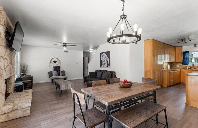 Oasis w Huge Pool & BBQ Patio - Photo 23