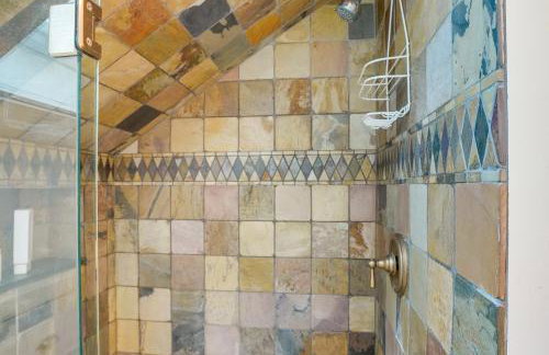 Steps to Downtown Stockbridge Home with Patio! - Foto 16