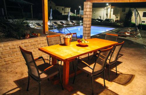 Merita Apartments with Pool - Photo 68