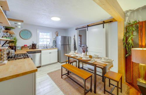 Walk to Dtwn Fayetteville Family Home with Fire Pit - Foto 4