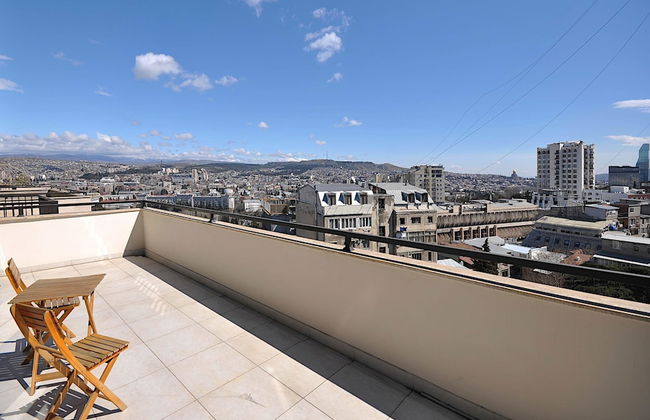 BFG Suites Apartments - Photo 59