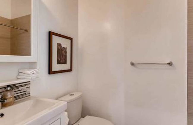 Blissful Abode in Lohi With Juliet Balcony - Foto 7