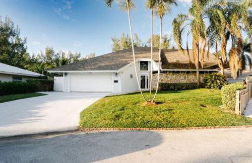 Beachfront Oasis w Htd Pool Cinema Game-Room Tiki - Foto 51