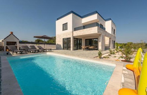 4 Bedroom Cozy Home In Poljica Brig - Foto 1