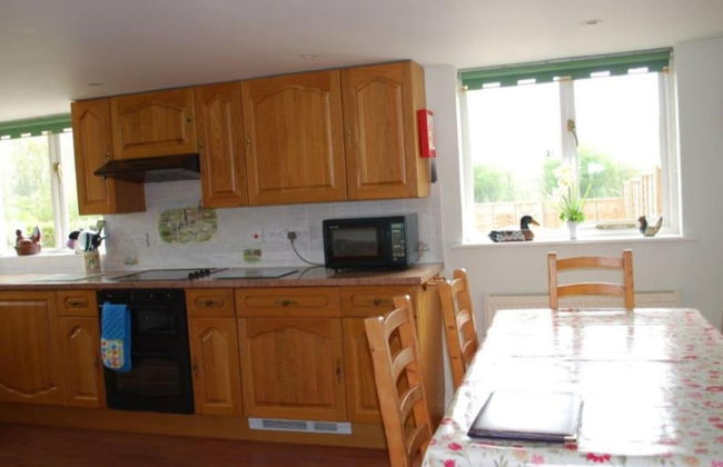 Cottage Sleeps 4 - Pet Friendly w Free Parking - Foto 3