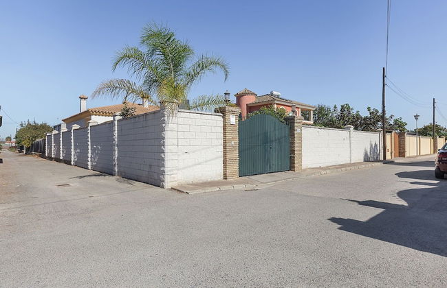 Detached Villa With a Large Private Swimming Pool - Foto 14