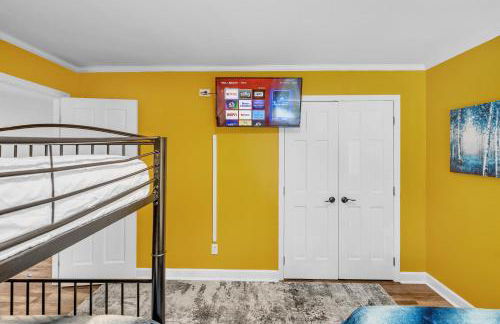 Firepit Games Grill Hot Tub Arcade & King Bed - Photo 48