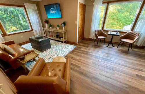 Vintage, Mid-Century Suite above Antique Store - Foto 8