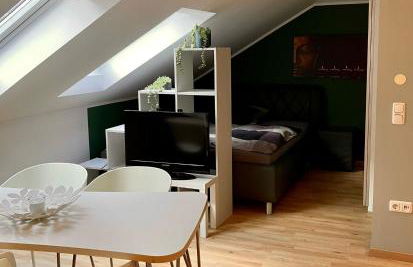 Moderne Dachgeschosswohnung an der Donau - Foto 1