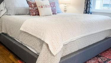 Cozy 2BR Apt w KING in historic dist. 1mi to sq. - Foto 3