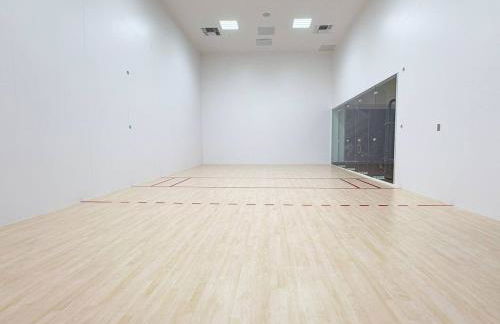 City Skyline Views & Rooftop Pool at District 225 - Foto 41