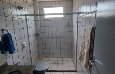 Novidade na Enseada Azul! Apto com churrasqueira, área gourmet e Ar condicionado a 150m da praia - Foto 15