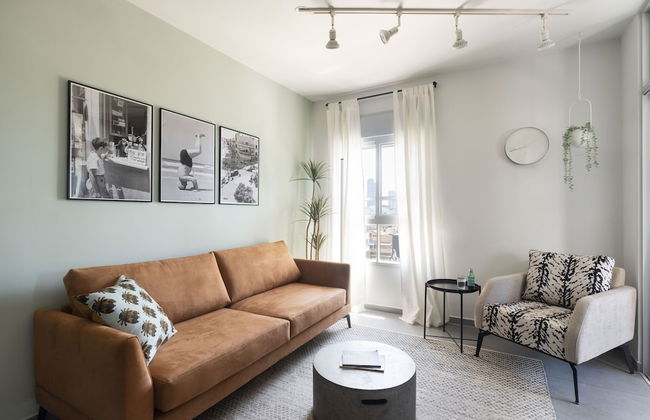 Bauhaus Boutique by TLV2rent - Photo 29