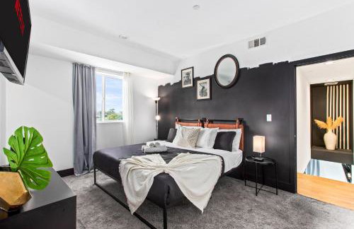 Spacious Luxury Villas in the heart of LA! Free parking and Jacuzzi - Photo 74