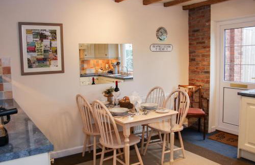 Cream Door Cottage - Photo 11