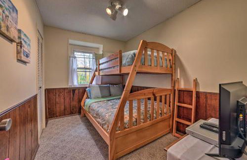 Less Than 3 Mi to Higgins Lake Roscommon Cabin with Deck - Foto 17