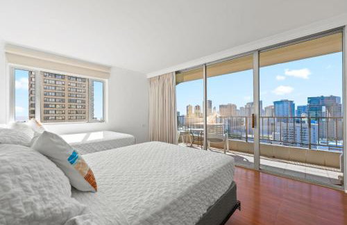 Honu Hale Penthouse 2 BDR Ocean View Waikiki - Photo 32