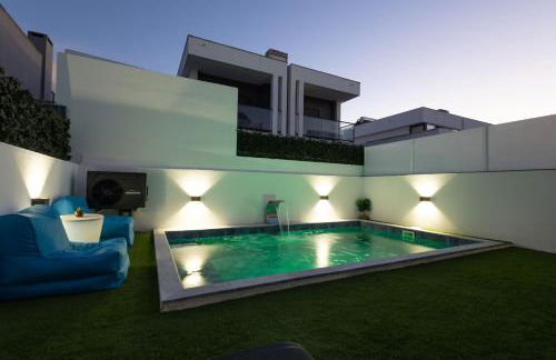 Casa Férias com Piscina Aquecida e Suítes Privadas - Foto 1