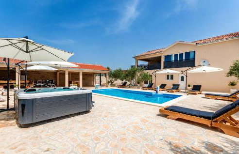 7 Bedroom Awesome Home In Polaca - Foto 12