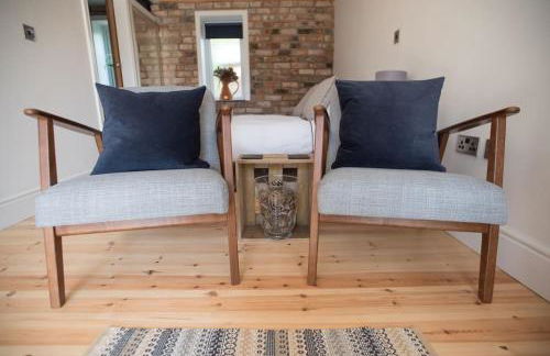 Cwtch, cozy studio, private, separate entrance. - Photo 11