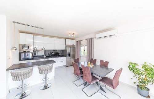 Apartman Luci - Private Heated pool - Photo 22