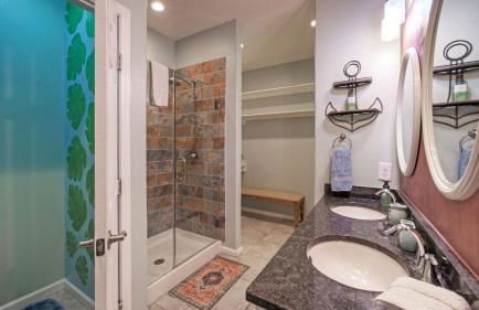 Waterfront, Shared Boat Dock & Pool w/ Views Ariels Grotto by Avantstay - Foto 48