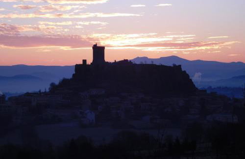 Évasion au cœur de Polignac : Charme et confort à deux pas du Puy-en-Velay - FR-1-582-382 - Foto 18