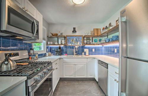 Bright and Sunny Getaway with Bikes 1 Mi to ESU! - Foto 3