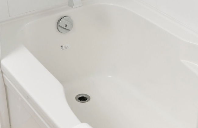 Rooftop Paradise Luxe 2BR Lake Views - Photo 46