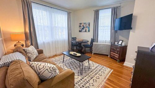 ½ mile to Longwood Medical, Renovated, Pub Trans - Foto 4