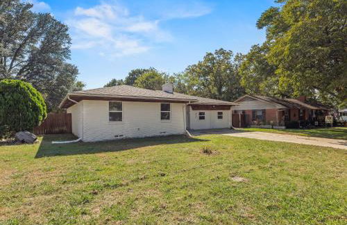 Spacious 4 Bedroom Family Retreat in the Heart of McKinney, TX - Foto 45