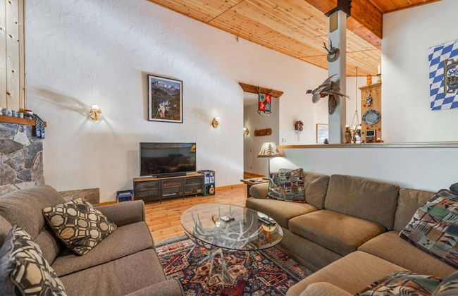 Wolf s Lair by Avantstay Swiss Chalet w Private Hot Tub Access to Northstar Resort Community - Photo 10