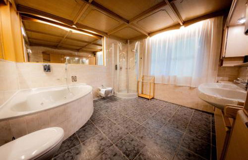 C4S COME4STAY - Alpenblick Watzmann-Kehlstein - TOP Lage im Berchtesgadener Land I bis zu 10 Personen I große Terrasse mit Blick auf die Berge I Smart TV I Billiard I WLAN I kostenloser Parkplatz - Foto 37