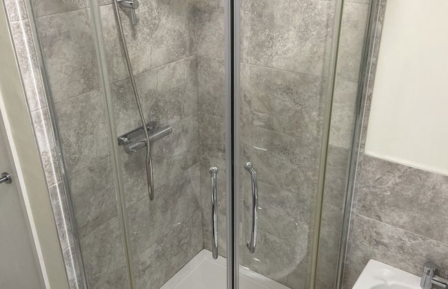 Gladstone Apartments by Bluebell Rooms - Photo 19