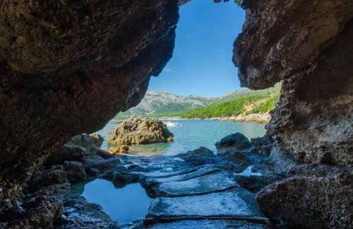 Villa Sea Edge - Three Bedroom Villa With Sea View - Photo 4